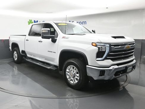 Used 2024 Chevrolet Silverado 2500 LTZ w/ LTZ Plus Package AWD/4WD image 2