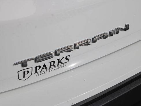 Used 2024 GMC Terrain SLE image 34