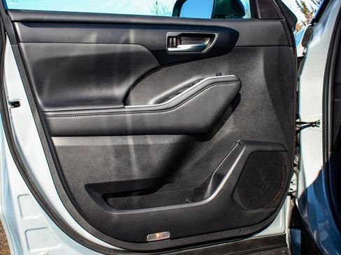 Used 2025 Toyota Highlander XSE image 8