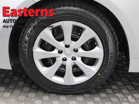Used 2022 Toyota Corolla LE image 32