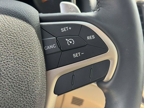 Used 2017 Jeep Grand Cherokee Limited AWD/4WD image 21