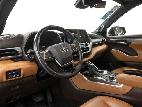 Used 2020 Toyota Highlander Platinum AWD/4WD image 28