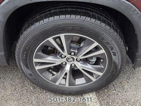 Used 2017 Toyota Highlander Plus FWD image 20