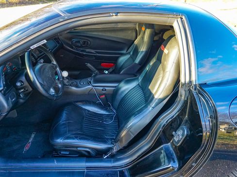 Used 2001 Chevrolet Corvette Z06 w/ Memory Pkg image 15