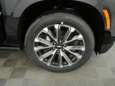 New 2025 Chevrolet Suburban High Country image 17