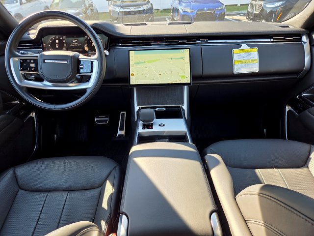 Used 2025 Land Rover Range Rover SE AWD/4WD image 12