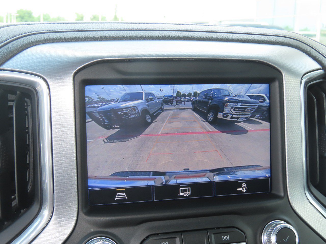 Used 2022 GMC Sierra 2500 SLE w/ SLE Value Package; AWD/4WD image 31