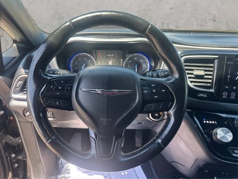 Used 2018 Chrysler Pacifica Touring-L Plus w/ S Appearance Package FWD image 27