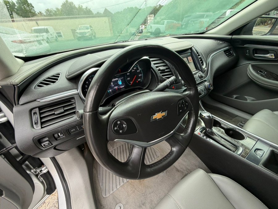 Used 2015 Chevrolet Impala LT Eco w/ Navigation Package w/ Convenience Package FWD image 14