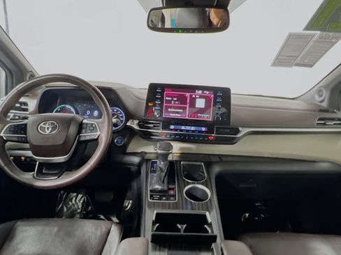 Used 2021 Toyota Sienna Platinum image 30