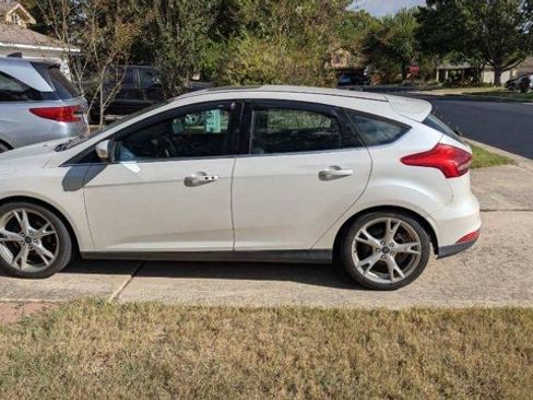 Used 2015 Ford Focus Titanium image 2