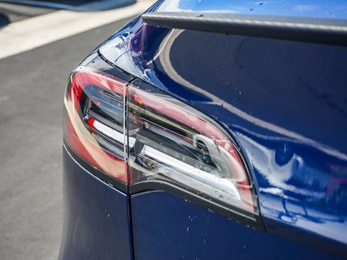 Used 2024 Tesla Model Y Performance AWD/4WD image 9