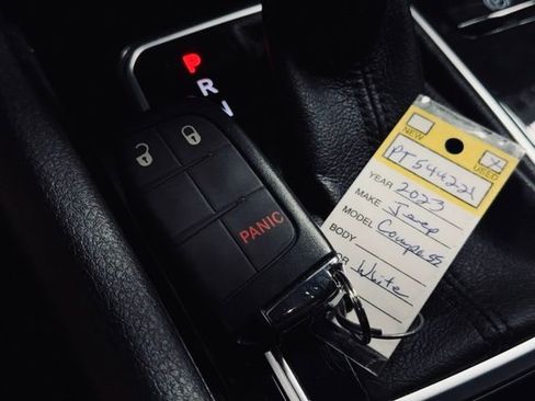 Used 2023 Jeep Compass Latitude image 35