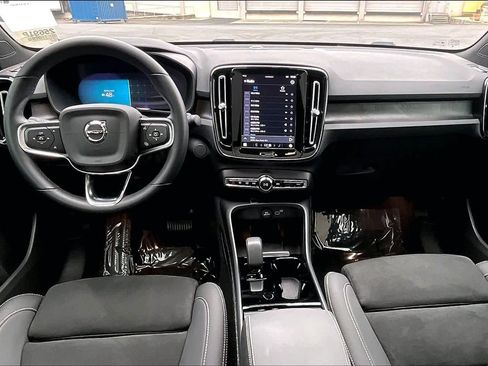 Used 2023 Volvo C40 P8 Recharge Ultimate image 18