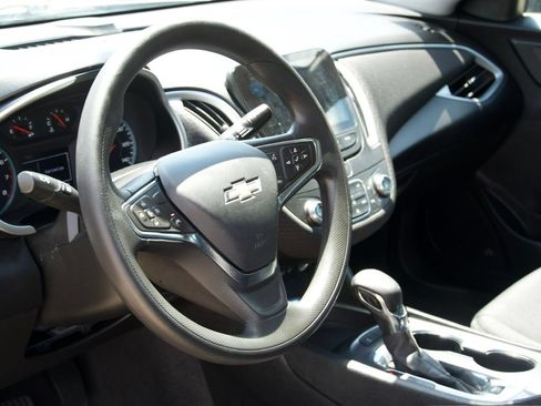 Used 2024 Chevrolet Malibu LT FWD image 17