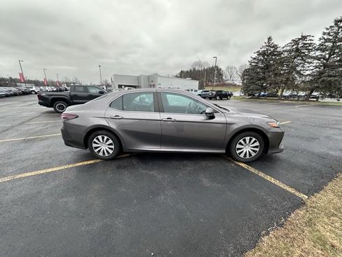Used 2022 Toyota Camry LE image 2