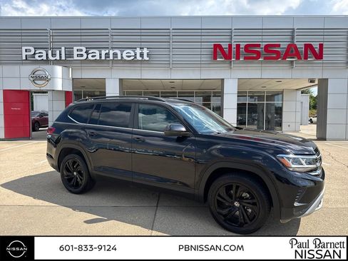Used 2023 Volkswagen Atlas SE w/ Black Wheel Package FWD image 1