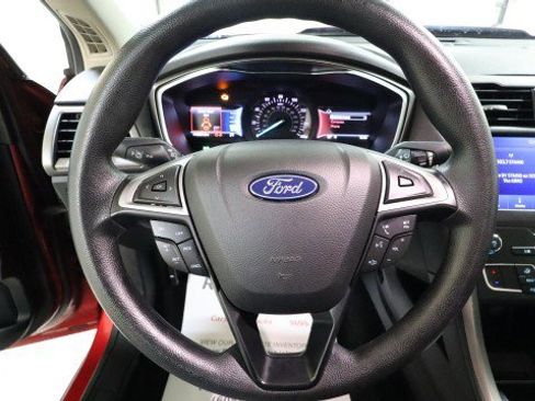 Used 2020 Ford Fusion SE image 18