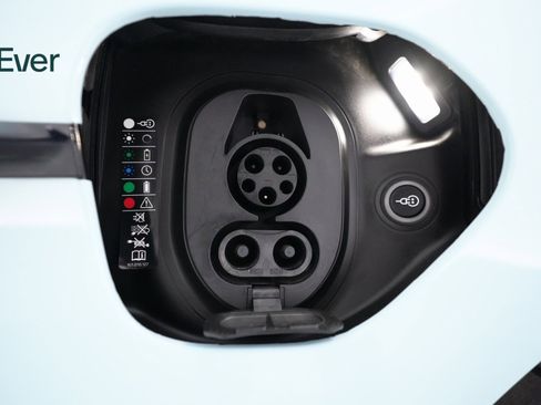 Used 2020 Porsche Taycan 4S image 26