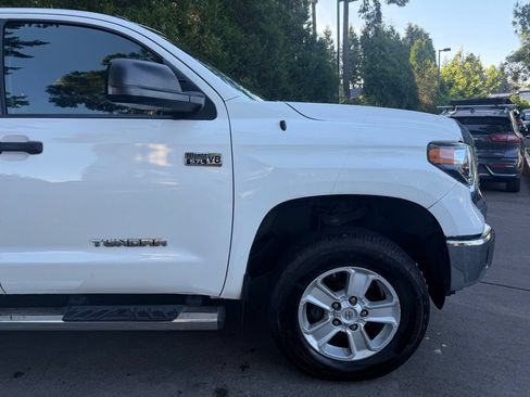 Used 2018 Toyota Tundra SR5 w/ SR5 Upgrade Package AWD/4WD image 3