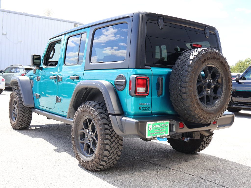 Used 2024 Jeep Wrangler Unlimited AWD/4WD image 3