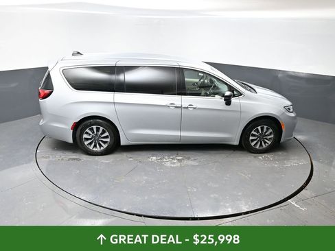 Used 2024 Chrysler Pacifica Limited FWD image 43