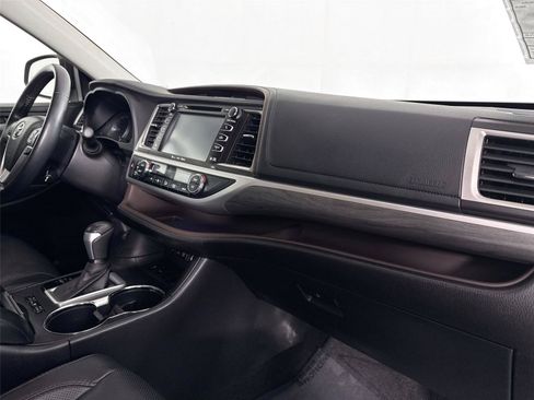 Used 2017 Toyota Highlander Limited FWD image 43