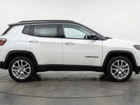 Used 2025 Jeep Compass Limited AWD/4WD image 11