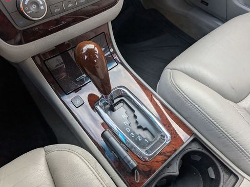 Used 2011 Cadillac DTS Premium image 18