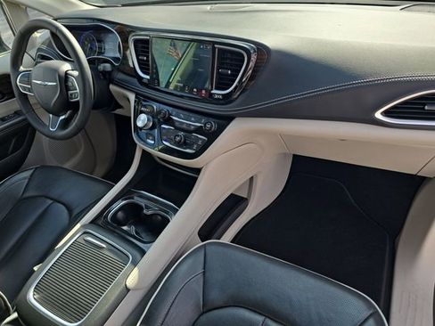 Used 2024 Chrysler Pacifica Limited image 14