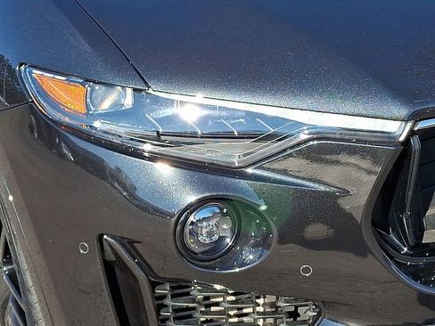 Used 2022 Maserati Levante Modena image 11