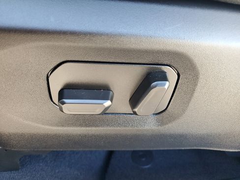 Used 2025 Jeep Wrangler Sahara image 18