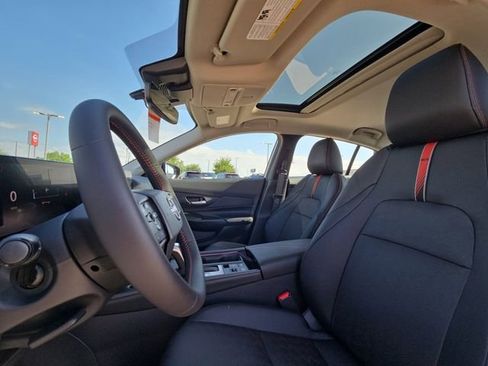 New 2026 Nissan Sentra SR FWD image 7