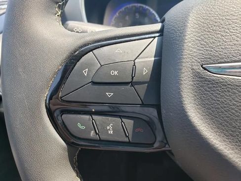 Used 2024 Chrysler Pacifica Limited w/ S Appearance Package FWD image 28
