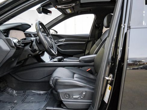 Used 2022 Audi e-tron Chronos w/ Chronos Package image 3