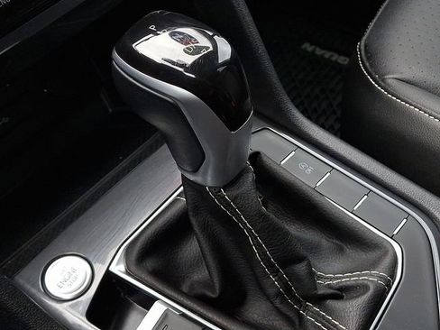 Used 2024 Volkswagen Tiguan SE image 15