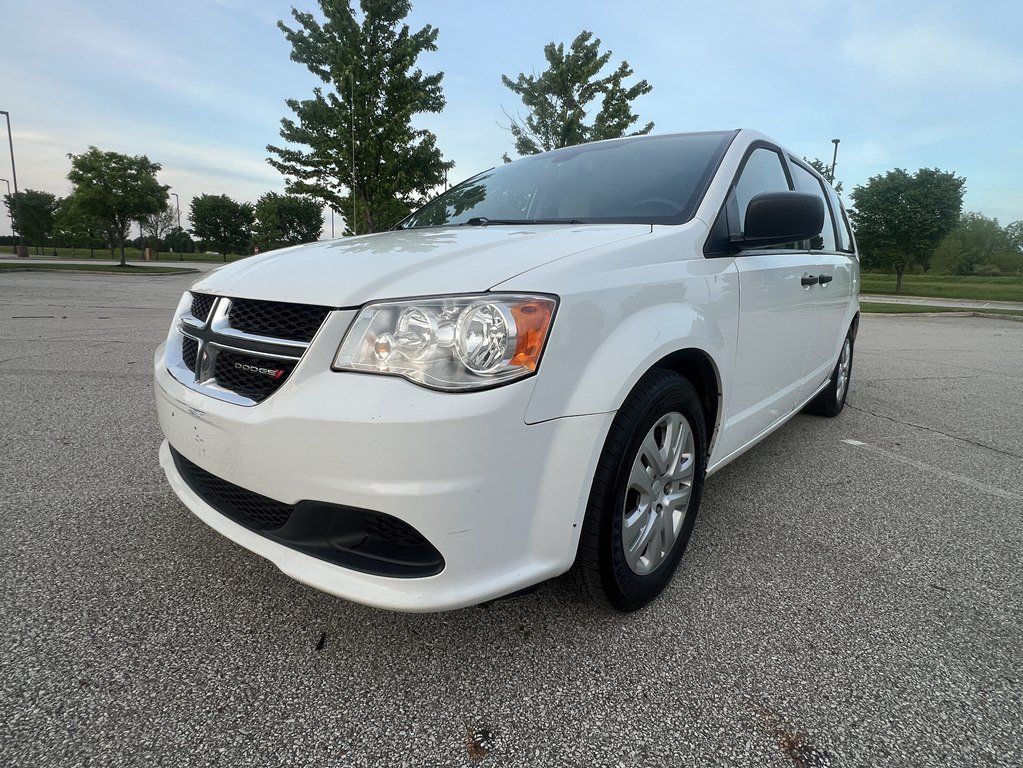 Used 2019 Dodge Grand Caravan SE w/ UConnect Hands-Free Group FWD image 1