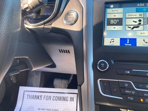 Used 2017 Ford Fusion SE w/ Fusion SE Technology Package image 21