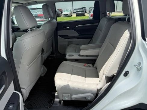Used 2017 Toyota Highlander Limited AWD/4WD image 24