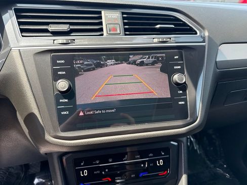 Used 2022 Volkswagen Tiguan SE w/ Panoramic Sunroof Package AWD/4WD image 13