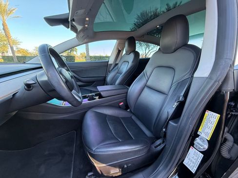 Used 2018 Tesla Model 3 Mid Range image 9