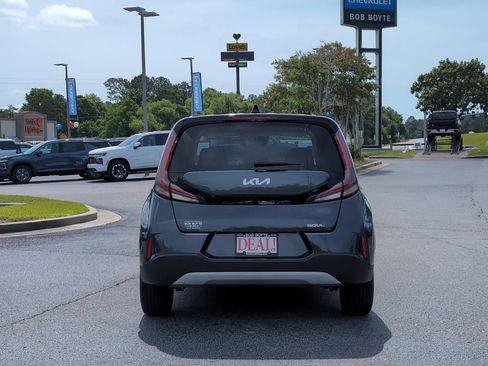 Used 2025 Kia Soul LX w/ LX Technology Package FWD image 4
