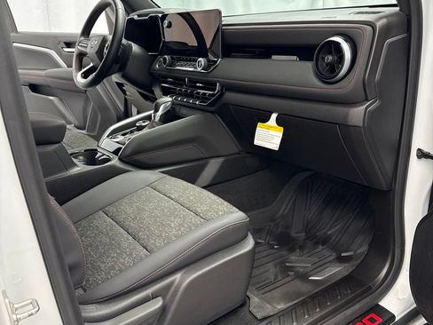 Used 2024 Chevrolet Colorado Z71 w/ Z71 Convenience Package 2 AWD/4WD image 28
