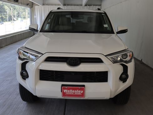 Used 2023 Toyota 4Runner SR5 Premium w/ Moonroof Package AWD/4WD image 6