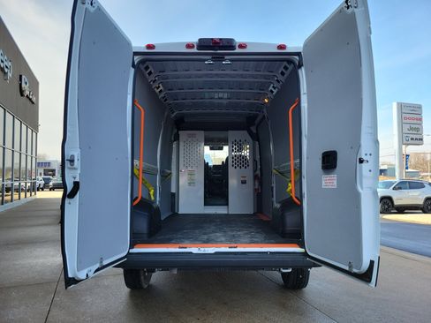 Used 2025 RAM ProMaster 2500 w/ Cold Weather Group FWD image 16
