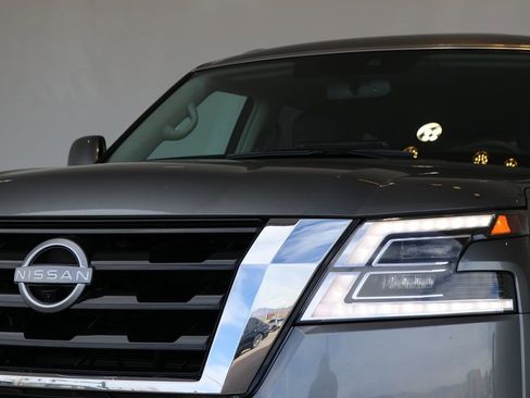 Used 2024 Nissan Armada SL image 11