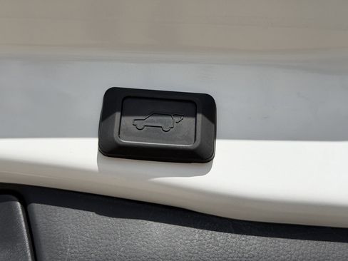 Used 2022 Toyota RAV4 XLE image 12