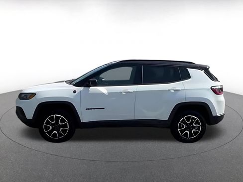 Used 2025 Jeep Compass Trailhawk w/ Trailer Tow Group AWD/4WD image 3