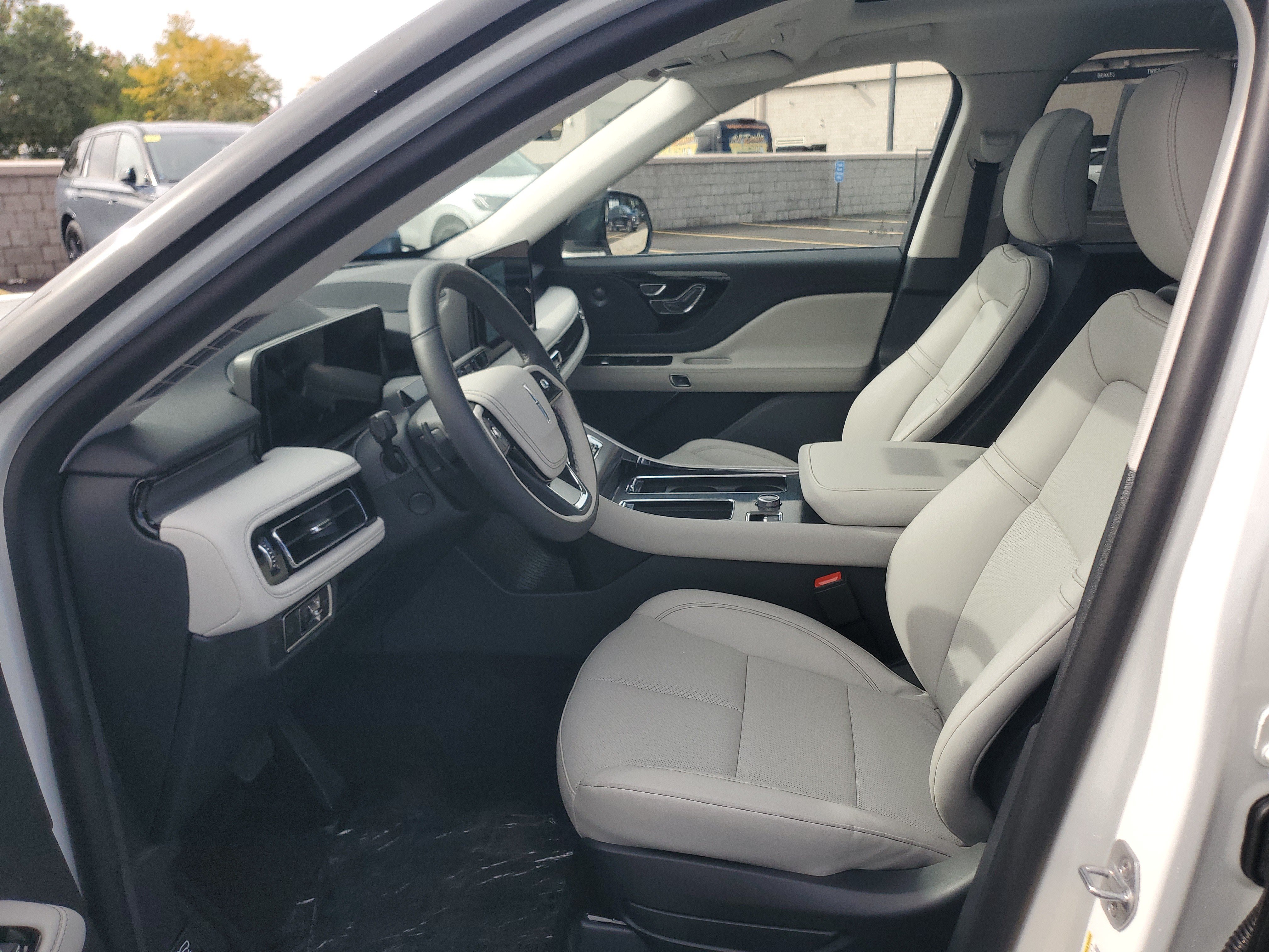 New 2026 Lincoln Aviator AWD image 11