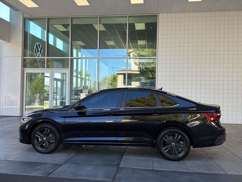 Certified 2024 Volkswagen Jetta SE w/ Panoramic Sunroof Package FWD image 2